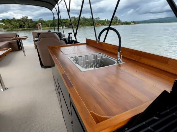 884cd5_249e29ab24e84913807cdec577f5f708mv2